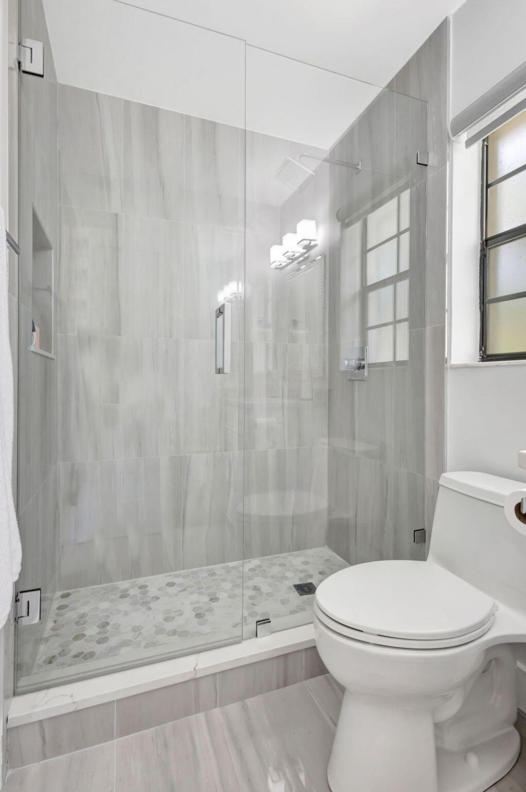 355 Prestwick Circle, Unit 4, Palm Beach Gardens, FL 33418 Photo