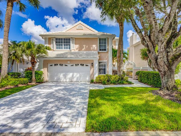 17 Selby Lane, Palm Beach Gardens, FL 33418