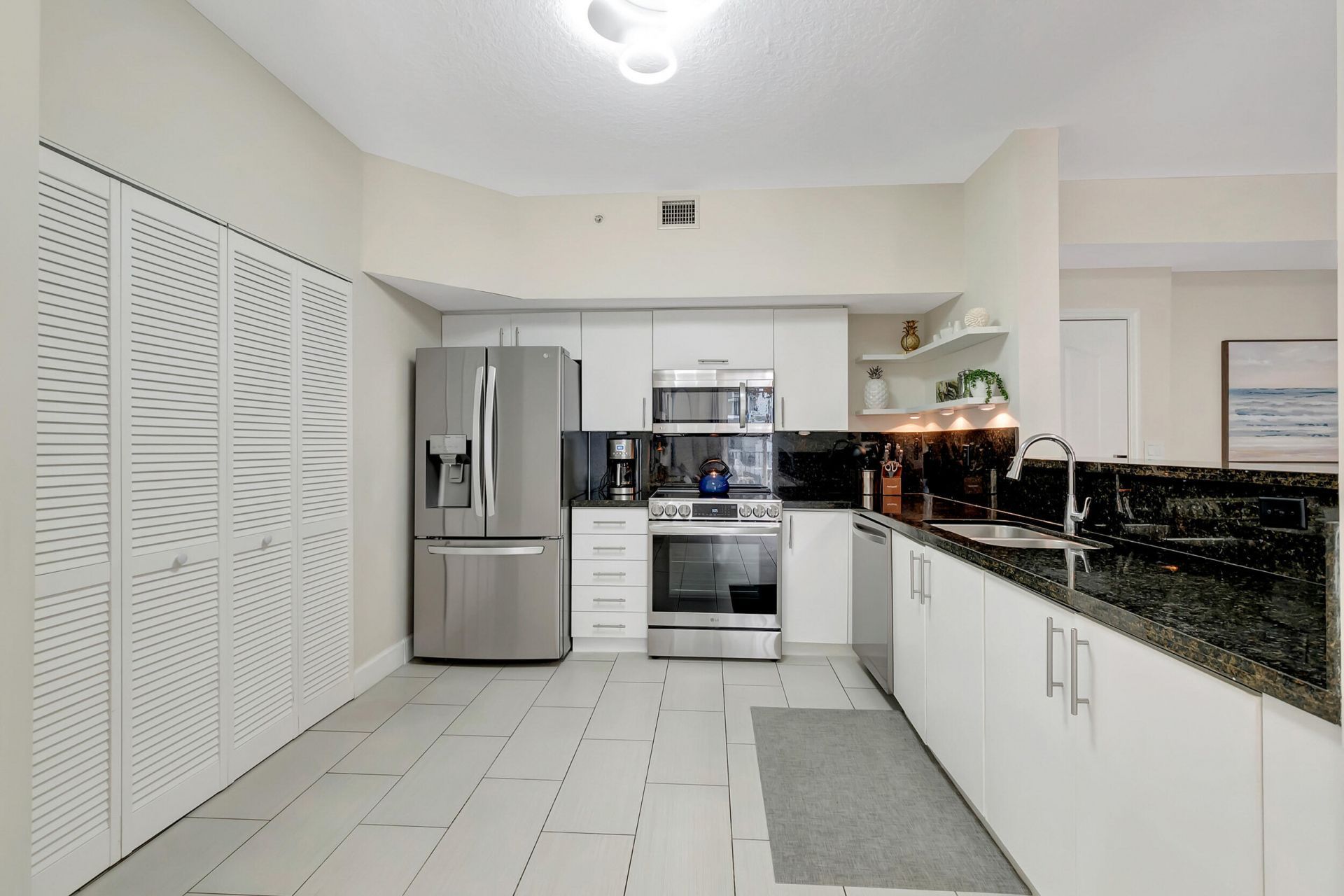 255 NE 3rd Avenue, Unit 2304, Delray Beach, FL 33444 Photo