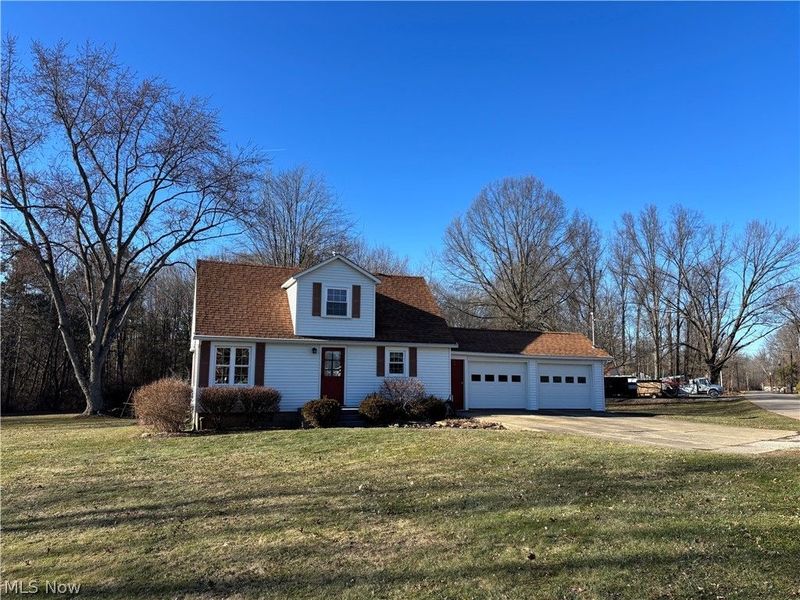 837 Walls Lake Drive NE, Vienna, OH 44473 Photo 1