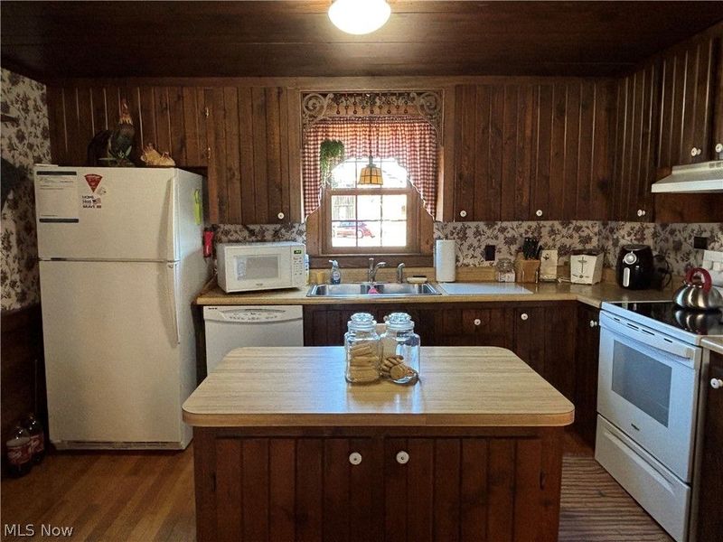 837 Walls Lake Drive NE, Vienna, OH 44473 Photo 3