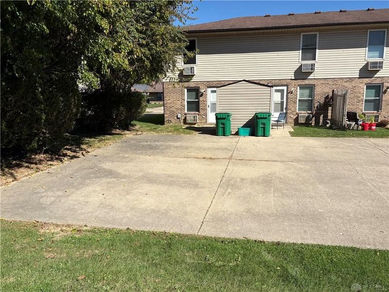 1855 N Lakeman Avenue, Sugarcreek Township, OH 45305 Photo 2