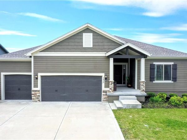 1829 NE Riley Drive, Lee's Summit, MO 64086