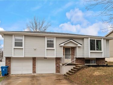 1422 N Blue Mills Road, Independence, MO 64056