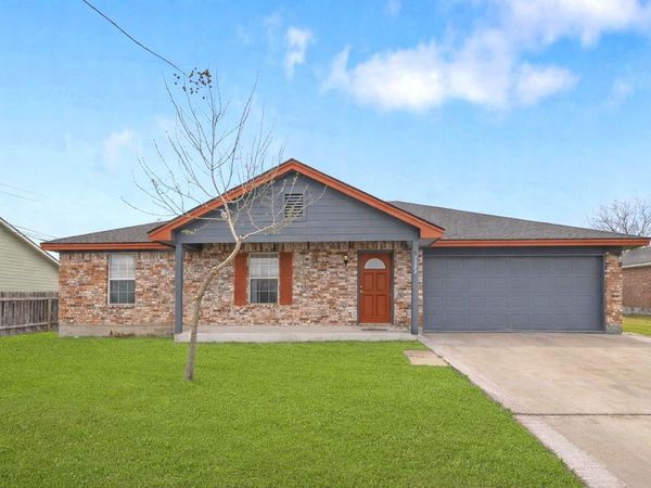 1309 Mallard LN, Taylor, TX 76574