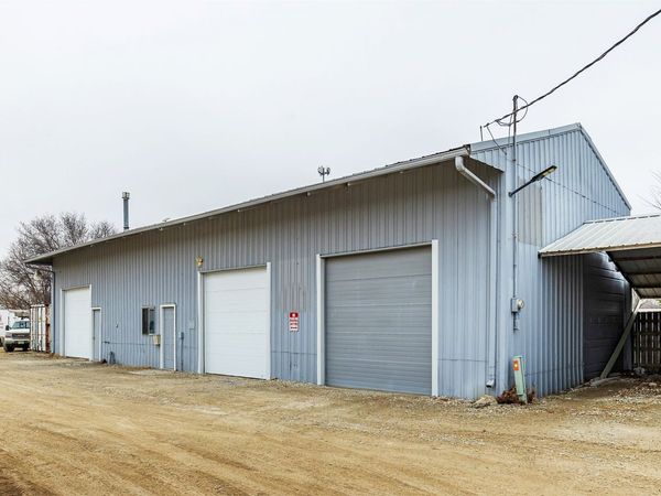 1 School Street , Carlisle, IA 50047