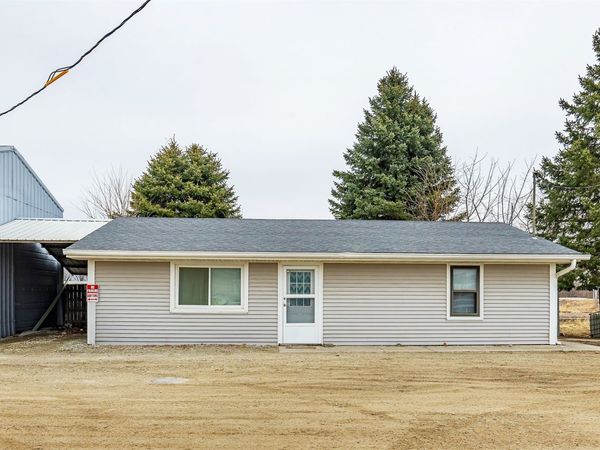 2 School Street , Carlisle, IA 50047