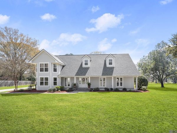 8214 Belle Helene Dr, Denham Springs, LA 70726