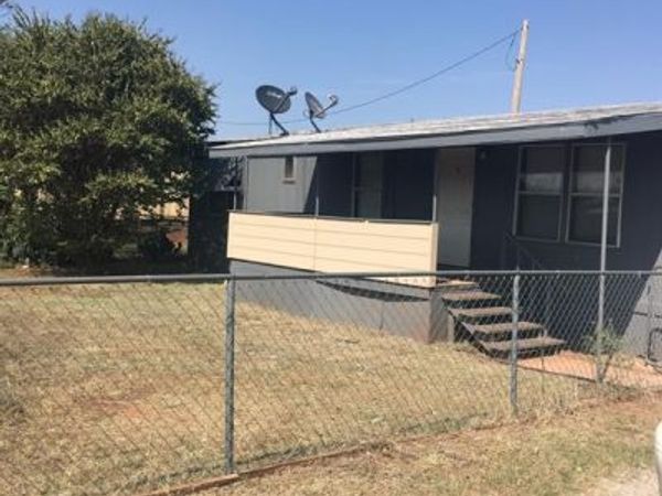 140 Apache Road , Tye, TX 79563