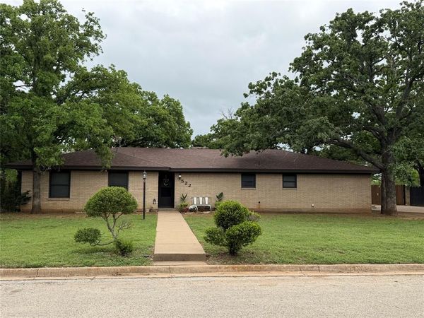 522 Crestwood Drive, Eastland, TX 76448