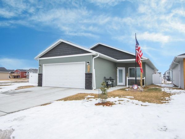 6808 68th Street S, Horace, ND 58047