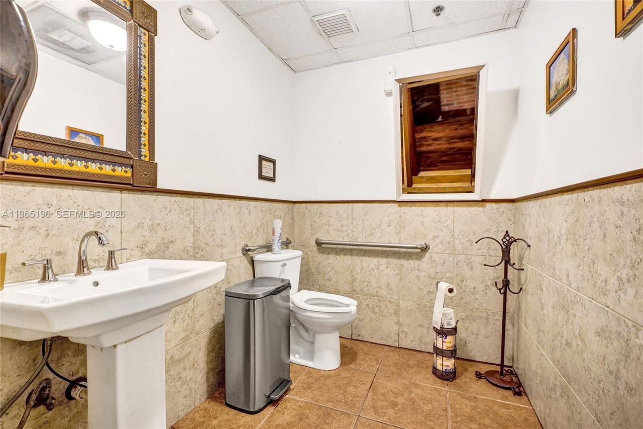 15400 Biscayne Blvd , North Miami, FL 33160 Photo