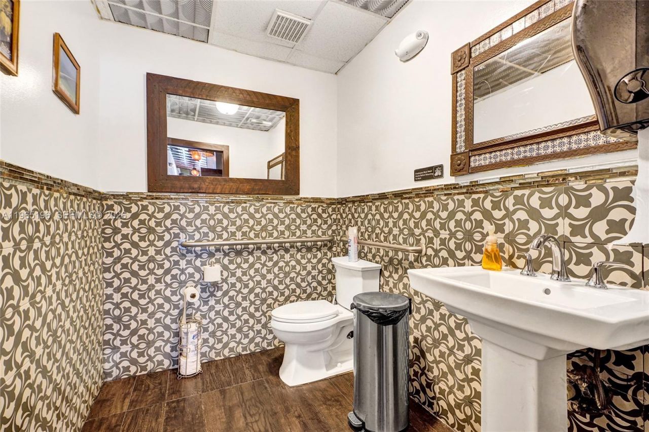 15400 Biscayne Blvd , North Miami, FL 33160 Photo