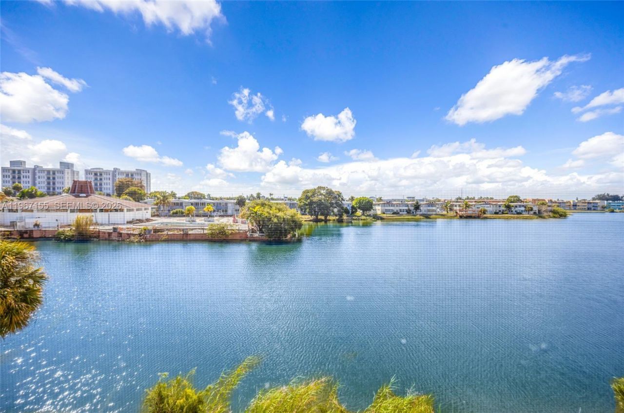 1750 NE 191st St , Unit 326-4, Miami, FL 33179 Photo