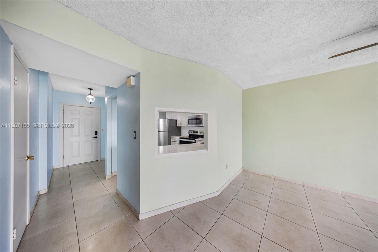 1750 NE 191st St , Unit 326-4, Miami, FL 33179 Photo