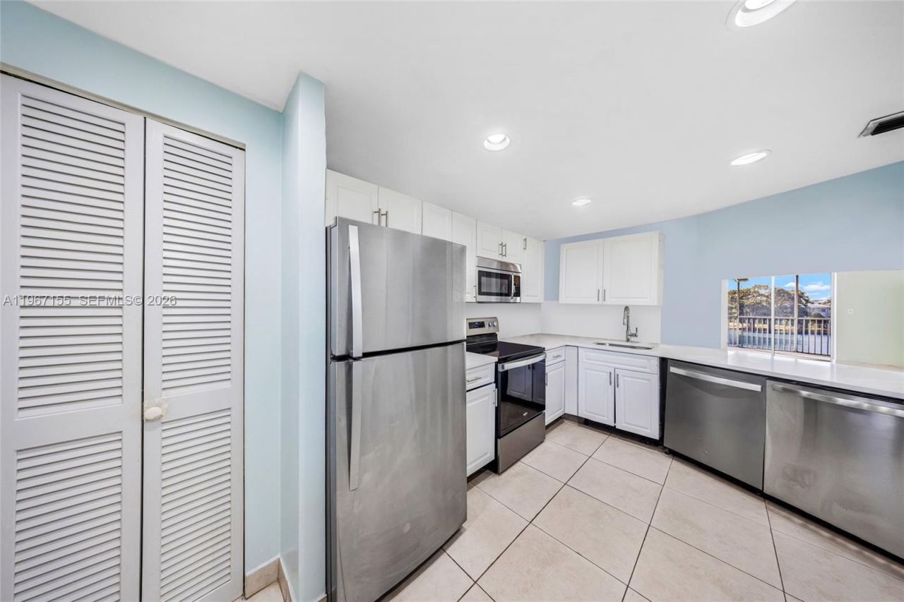 1750 NE 191st St , Unit 326-4, Miami, FL 33179 Photo