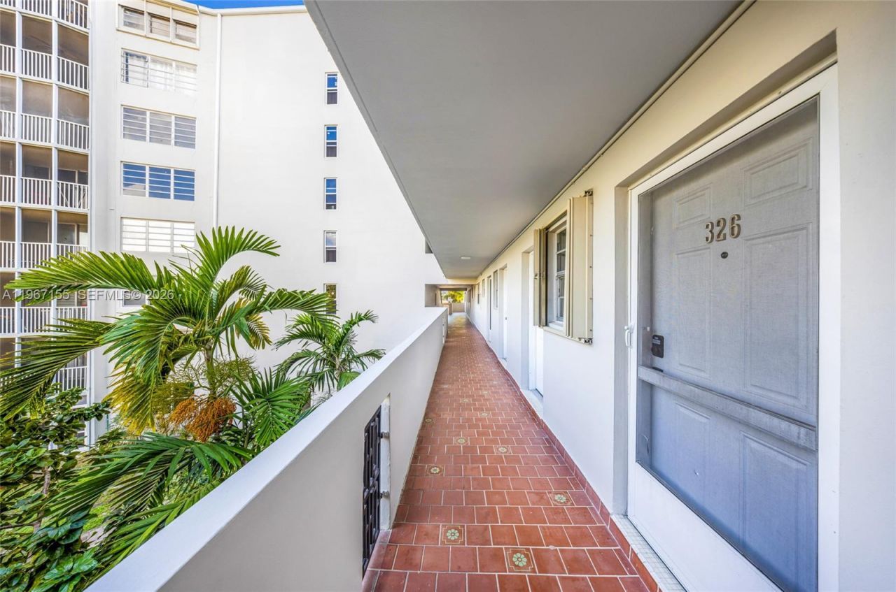 1750 NE 191st St , Unit 326-4, Miami, FL 33179 Photo