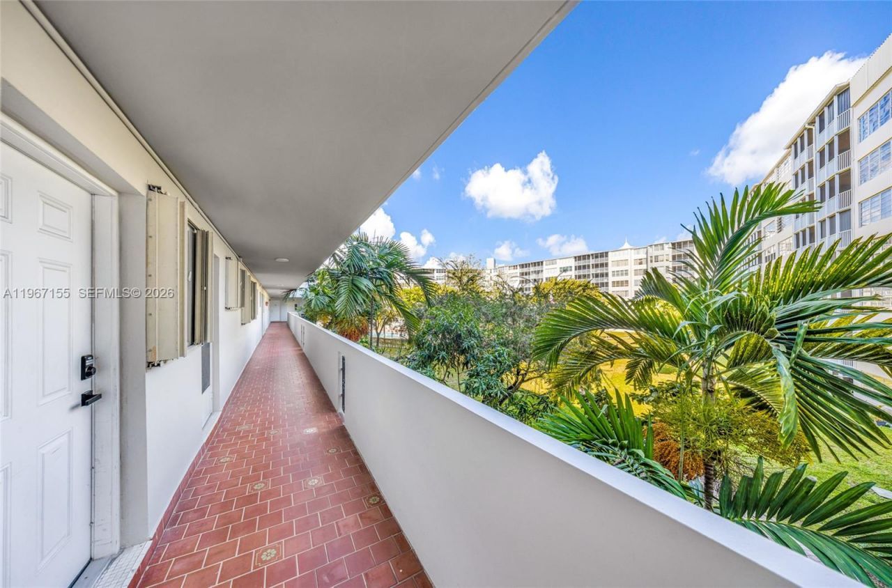 1750 NE 191st St , Unit 326-4, Miami, FL 33179 Photo