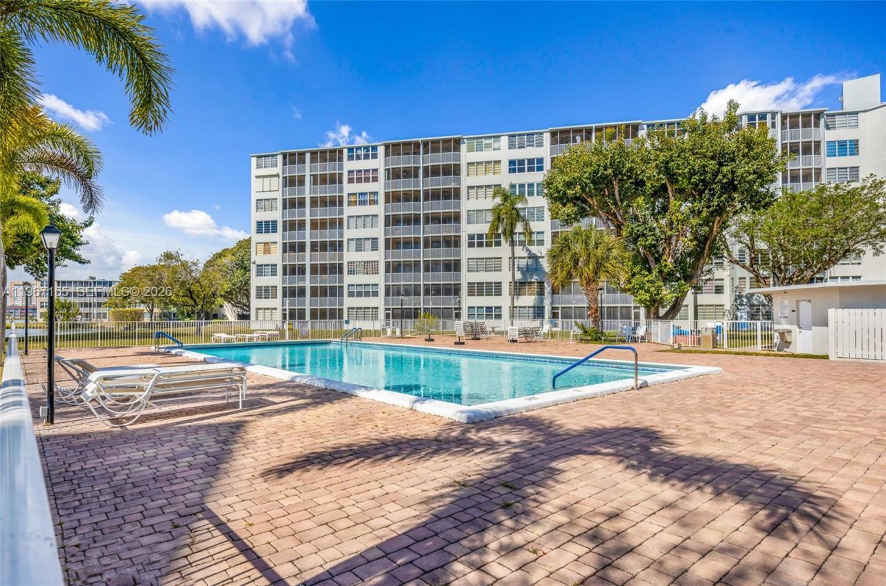 1750 NE 191st St , Unit 326-4, Miami, FL 33179 Photo