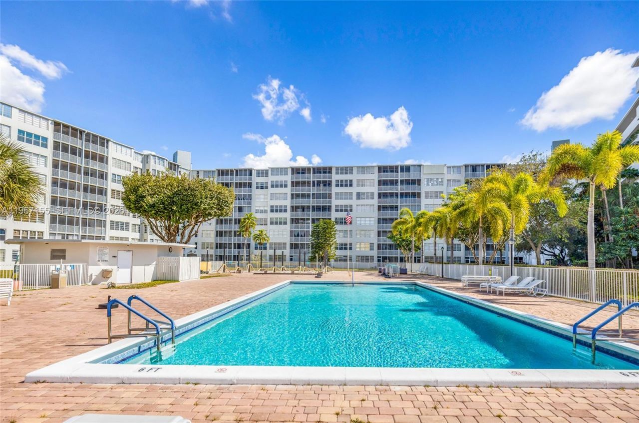 1750 NE 191st St , Unit 326-4, Miami, FL 33179 Photo