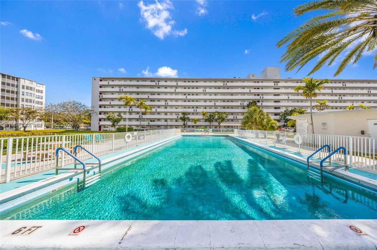 1750 NE 191st St , Unit 326-4, Miami, FL 33179 Photo
