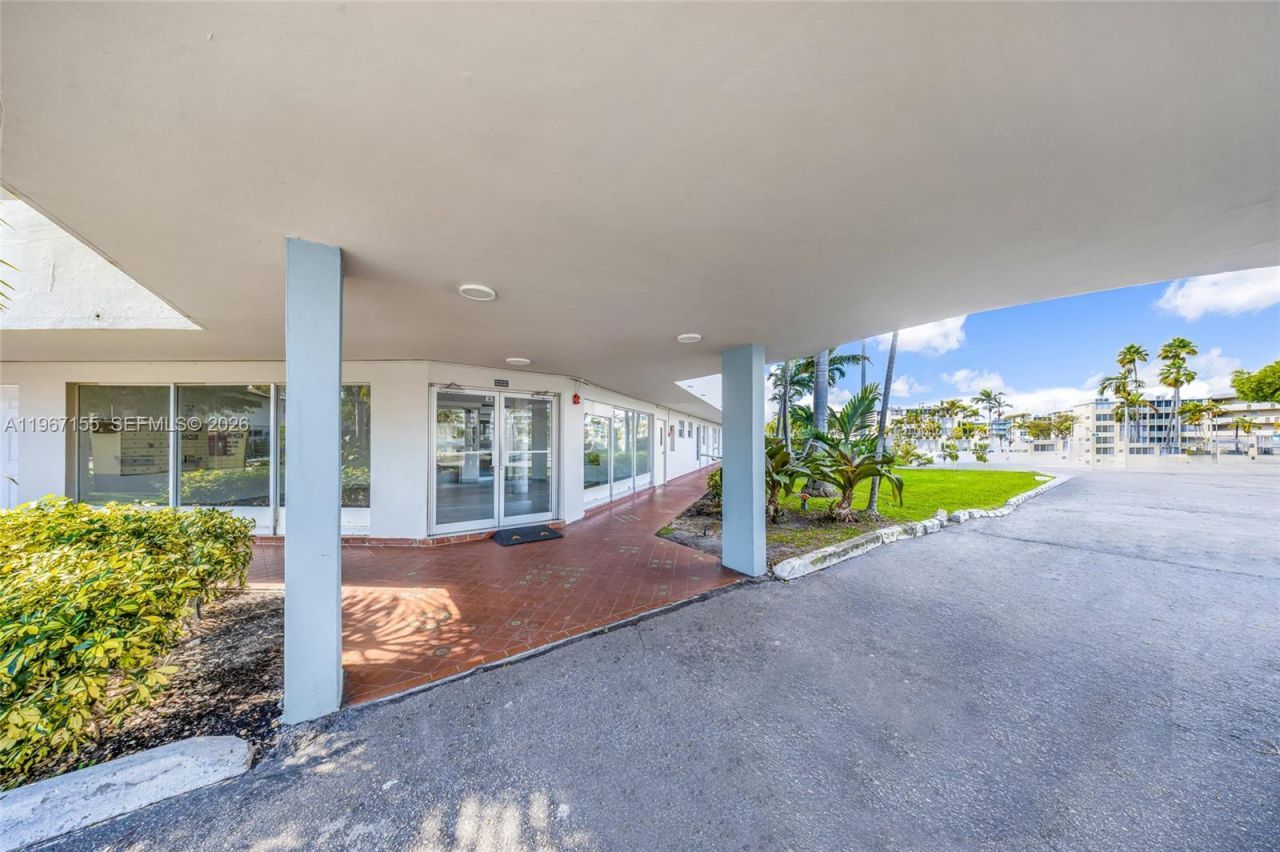 1750 NE 191st St , Unit 326-4, Miami, FL 33179 Photo