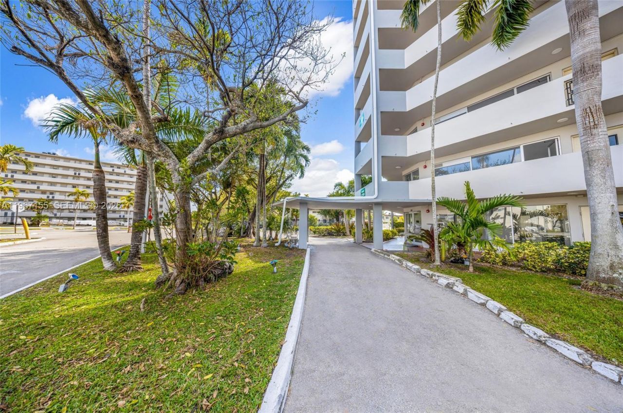 1750 NE 191st St , Unit 326-4, Miami, FL 33179 Photo