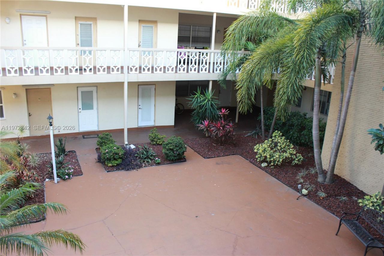 1958 Monroe St, Unit 210, Hollywood, FL 33020 Photo