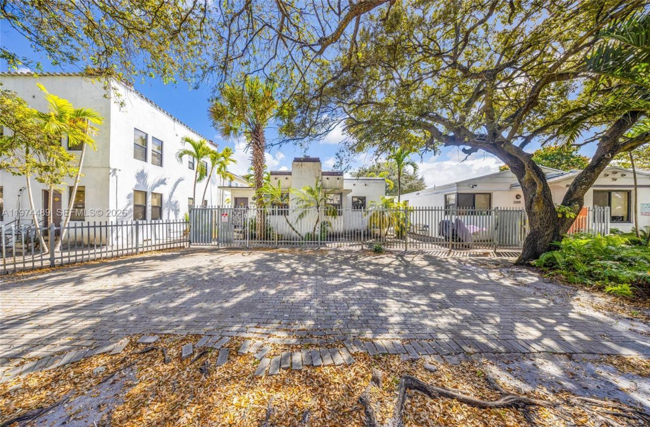 2000 Monroe St, Hollywood, FL 33020 Photo