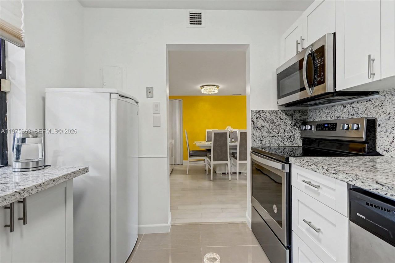 6701 N University Dr , Unit 210, Tamarac, FL 33321 Photo