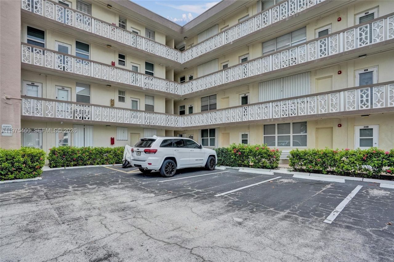 1936 S Ocean , Unit 21D, Hallandale Beach, FL 33009 Photo