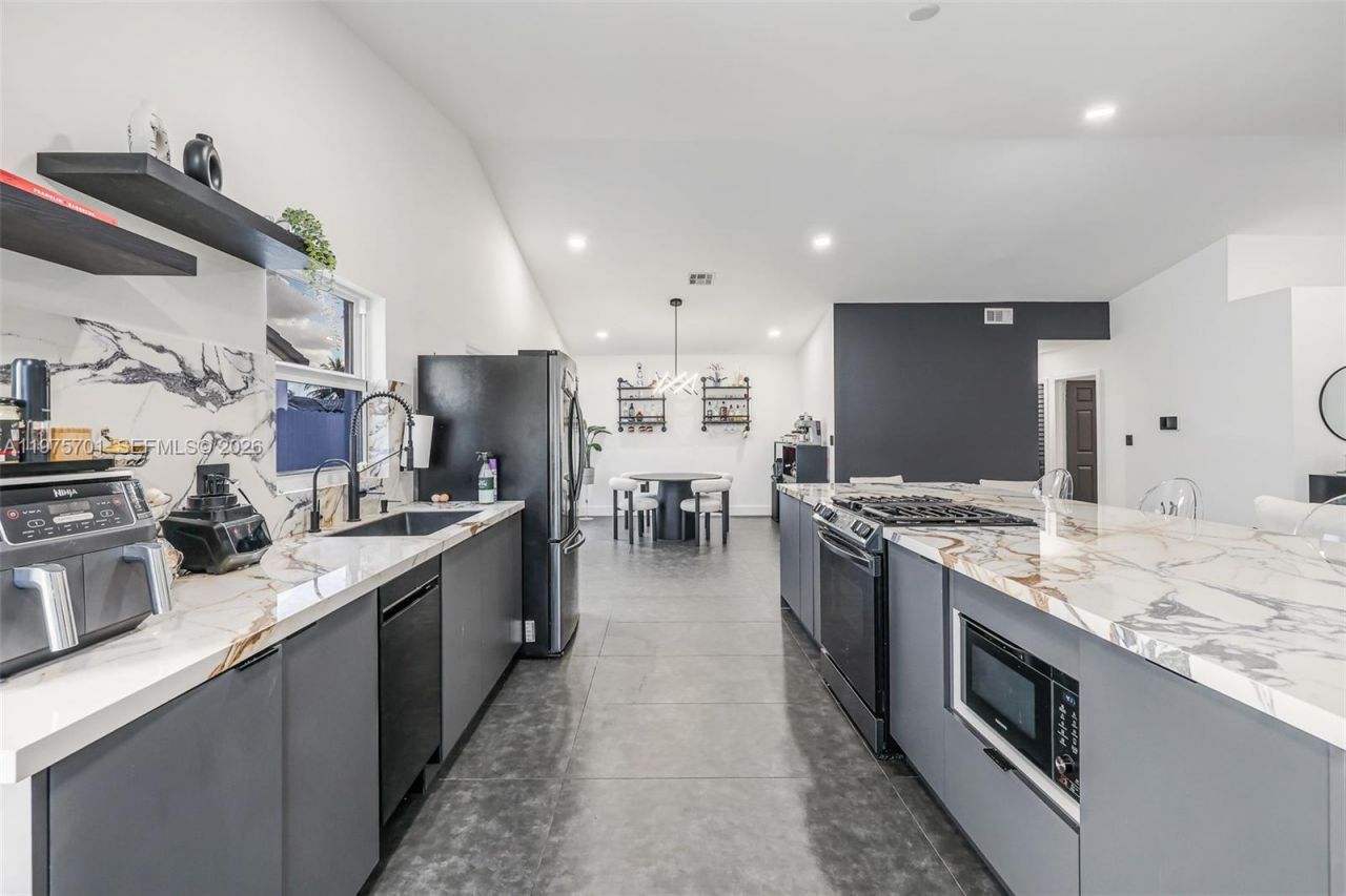 16101 SW 73rd St, Miami, FL 33193 Photo