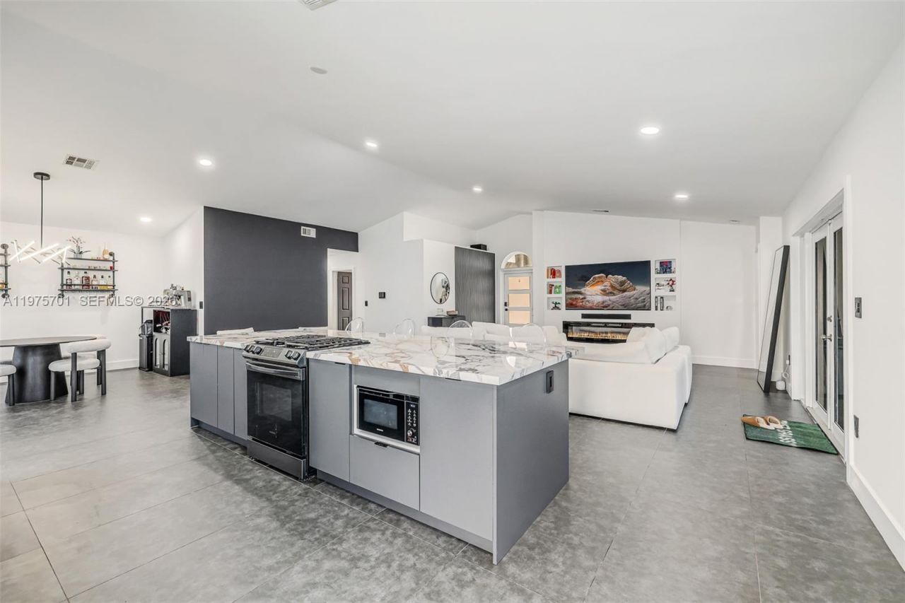 16101 SW 73rd St, Miami, FL 33193 Photo