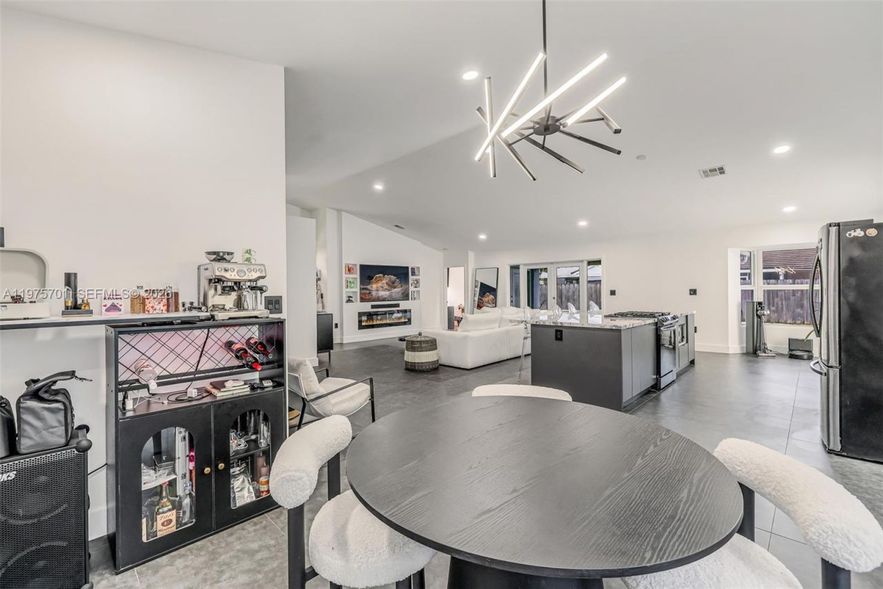 16101 SW 73rd St, Miami, FL 33193 Photo