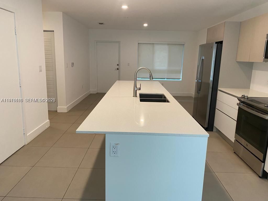 2561 NE 193rd St , Unit 1107, Miami, FL 33180 Photo