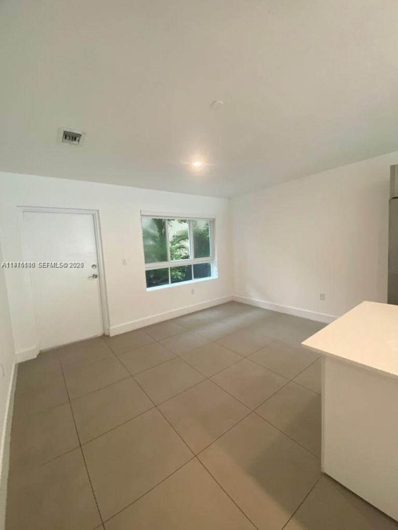 2561 NE 193rd St , Unit 1107, Miami, FL 33180 Photo