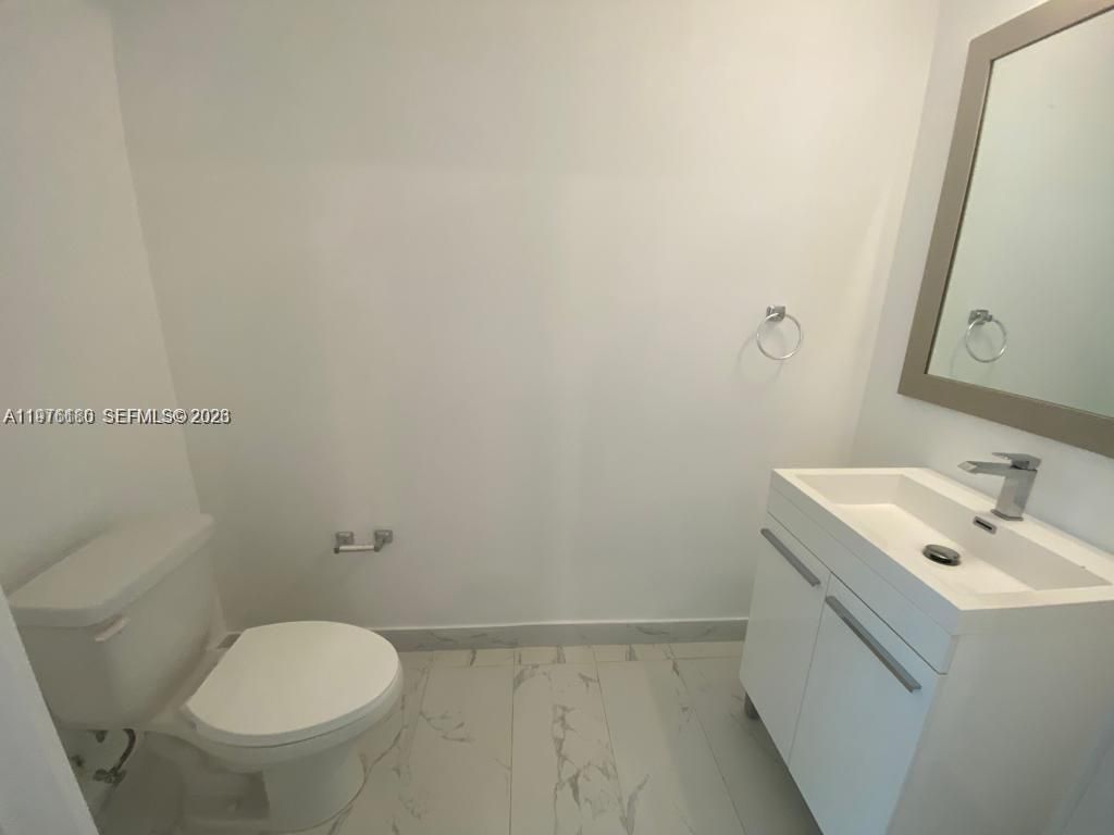 2561 NE 193rd St , Unit 1107, Miami, FL 33180 Photo