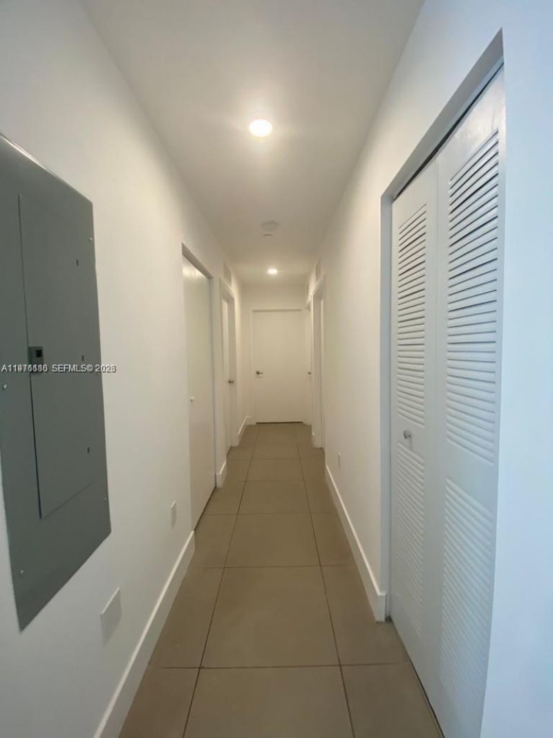 2561 NE 193rd St , Unit 1107, Miami, FL 33180 Photo