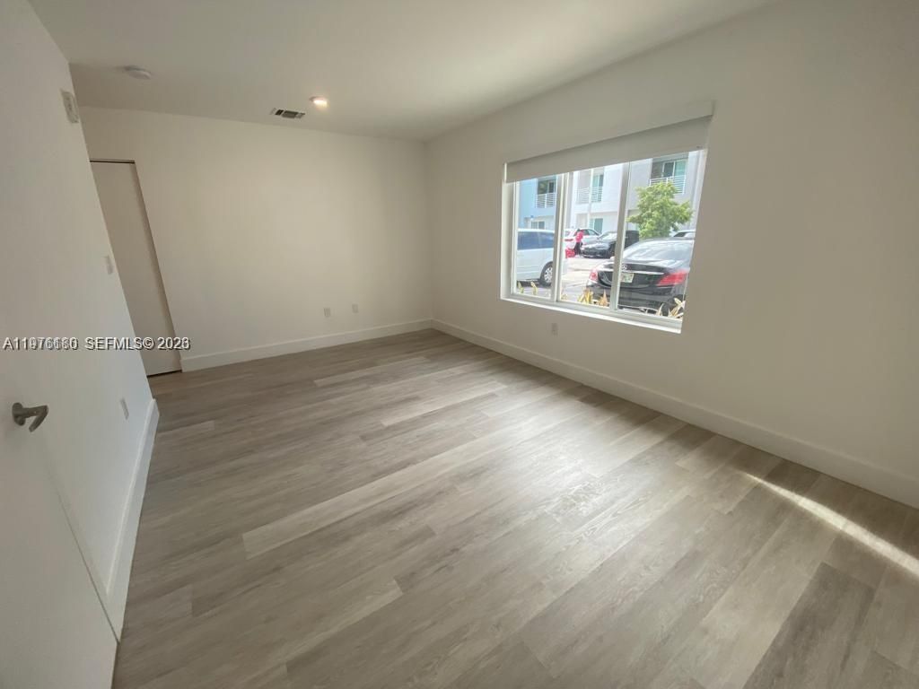 2561 NE 193rd St , Unit 1107, Miami, FL 33180 Photo