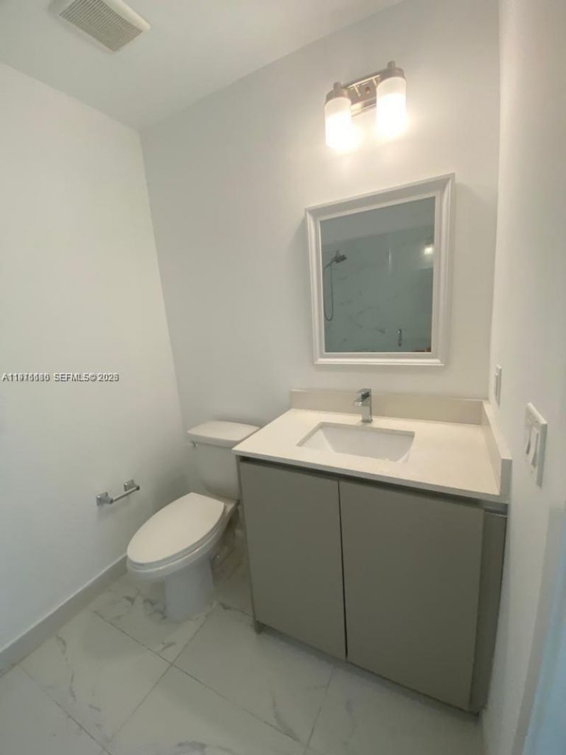 2561 NE 193rd St , Unit 1107, Miami, FL 33180 Photo