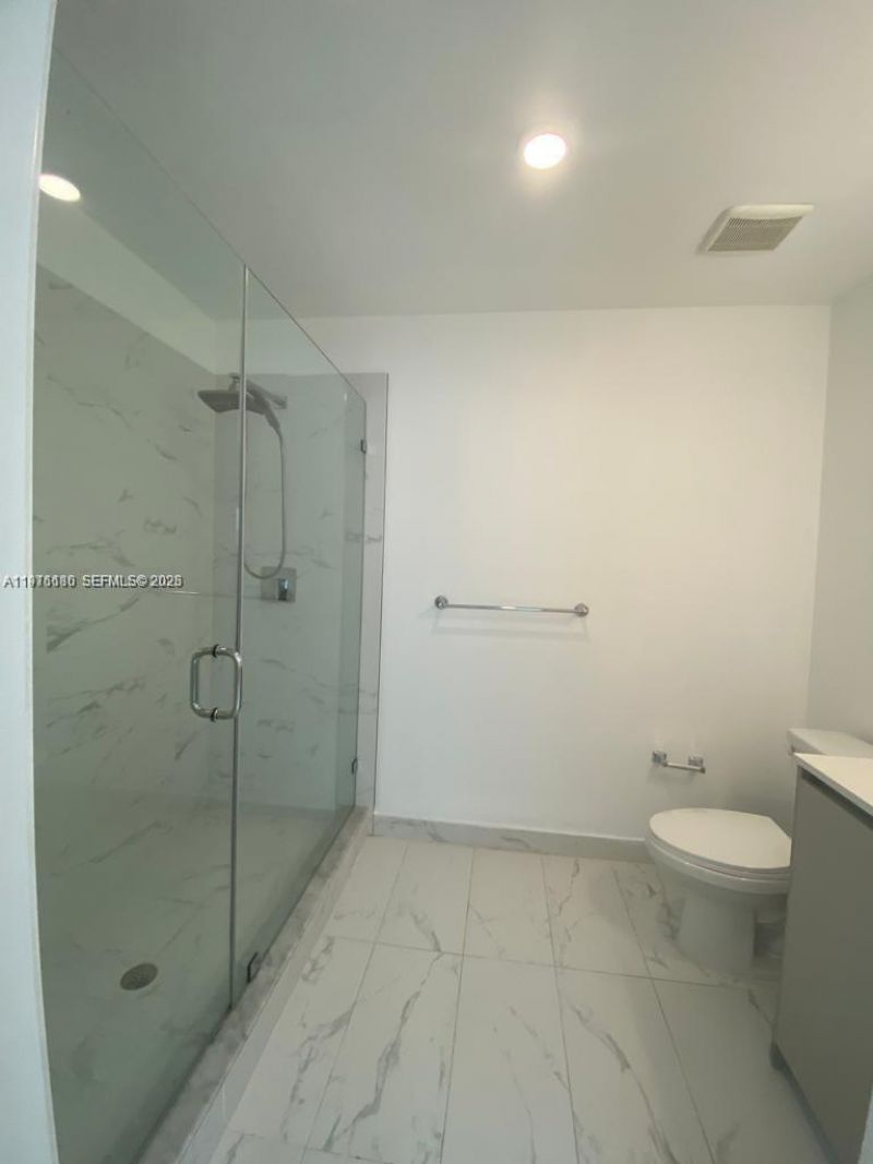 2561 NE 193rd St , Unit 1107, Miami, FL 33180 Photo