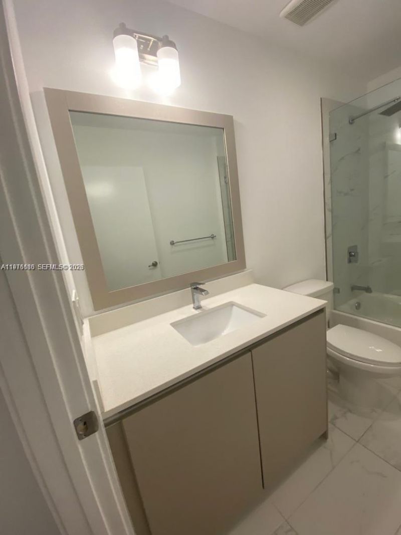 2561 NE 193rd St , Unit 1107, Miami, FL 33180 Photo