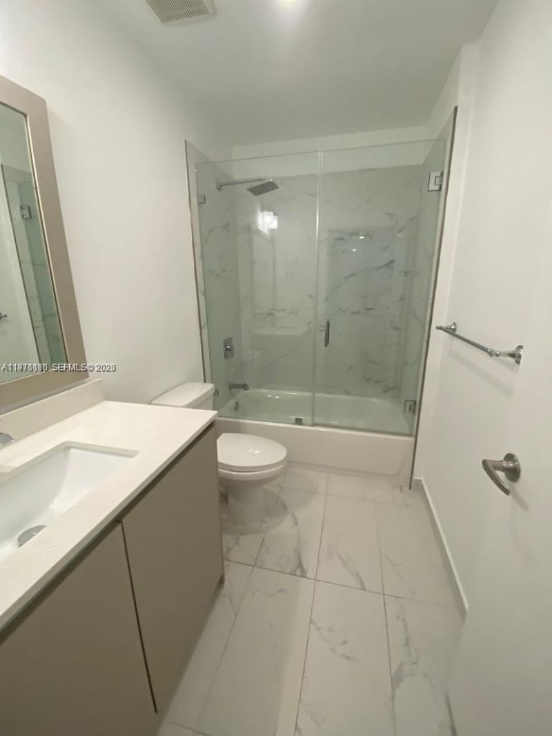 2561 NE 193rd St , Unit 1107, Miami, FL 33180 Photo
