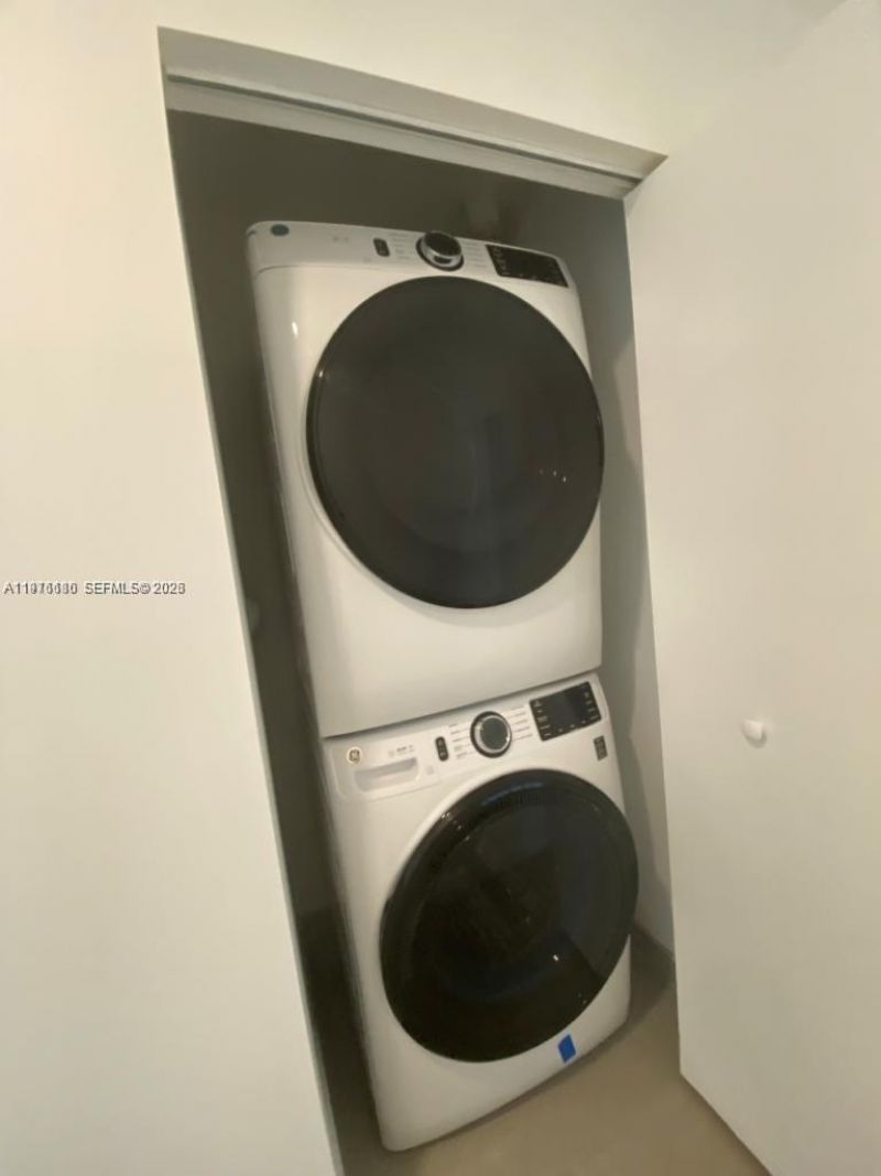 2561 NE 193rd St , Unit 1107, Miami, FL 33180 Photo