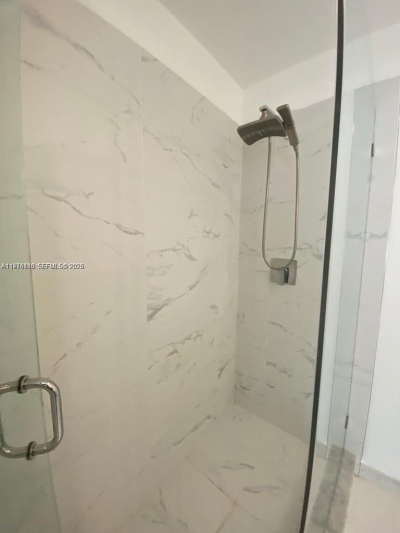 2561 NE 193rd St , Unit 1107, Miami, FL 33180 Photo