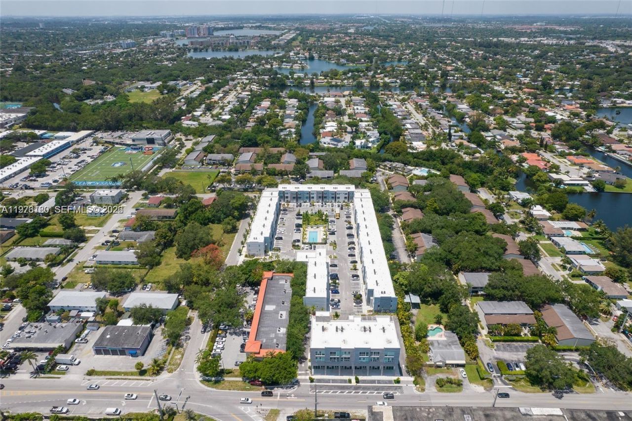 2561 NE 193rd St , Unit 1107, Miami, FL 33180 Photo