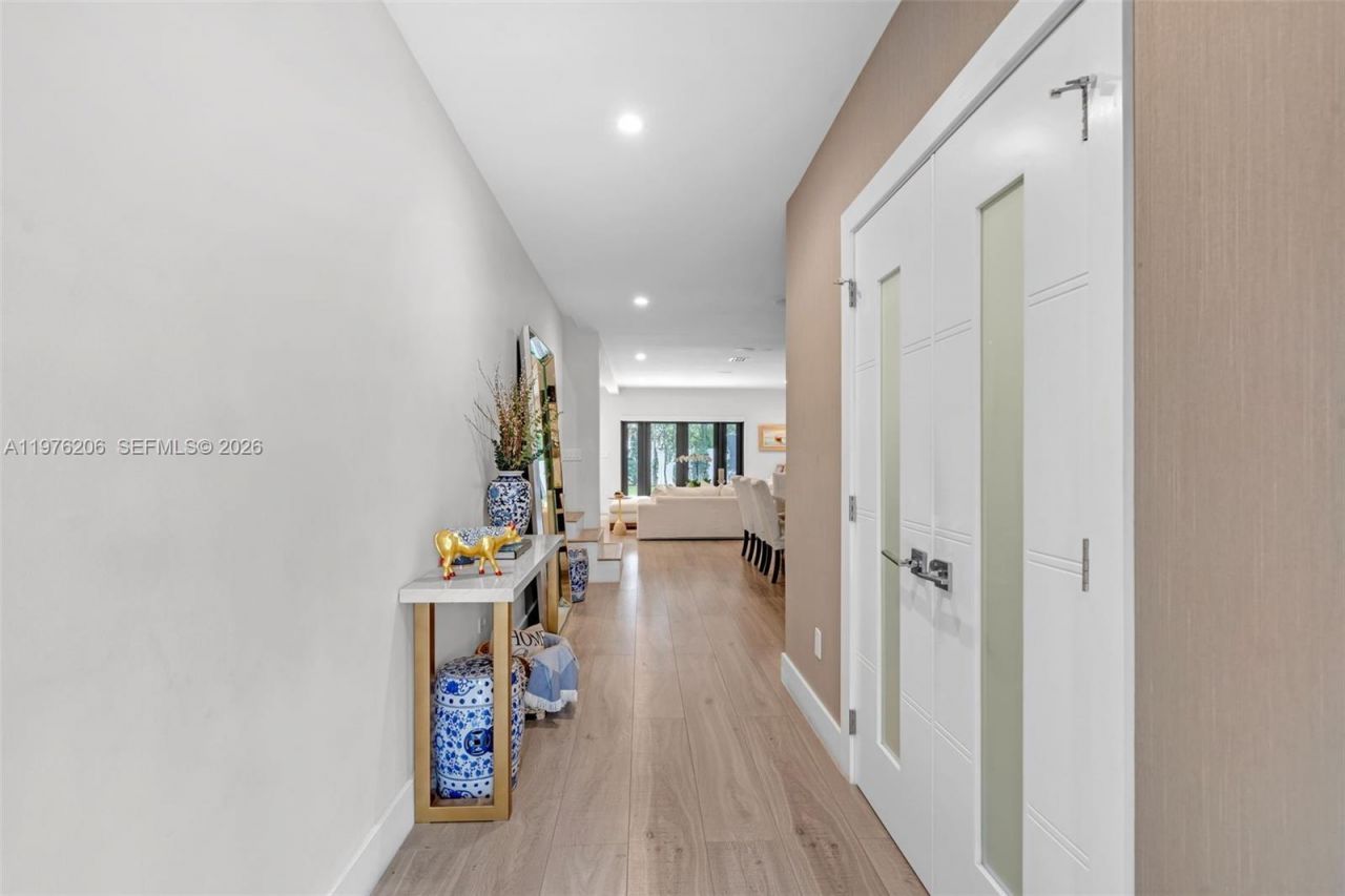 6235 Alton Rd , Miami Beach, FL 33140 Photo