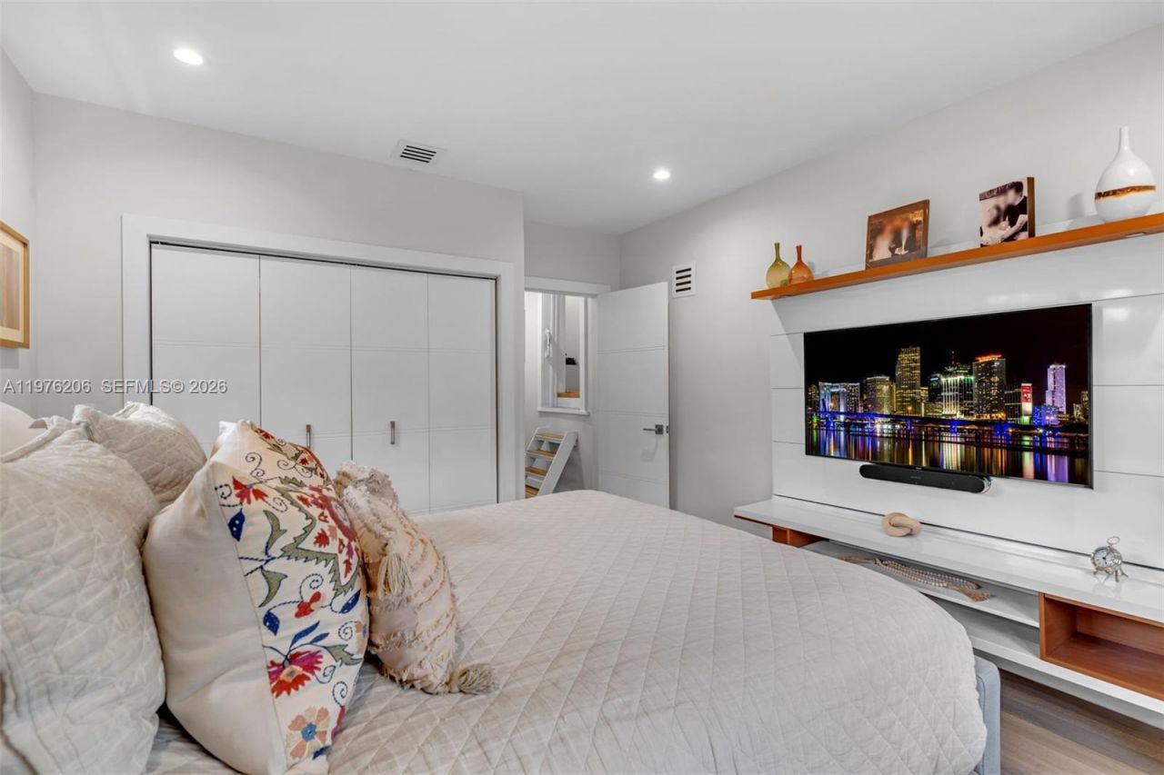 6235 Alton Rd , Miami Beach, FL 33140 Photo