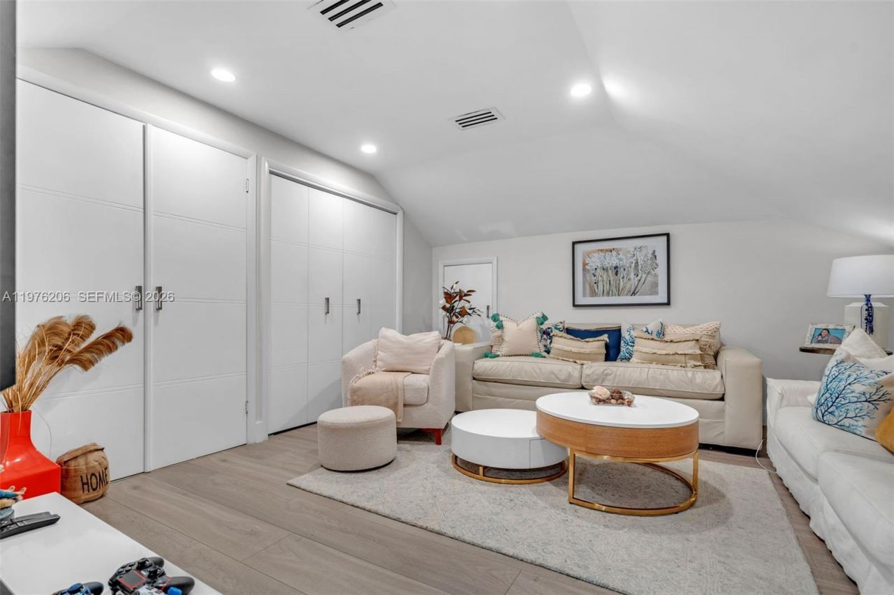 6235 Alton Rd , Miami Beach, FL 33140 Photo