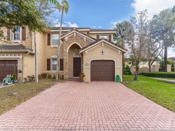 925 SW 152nd Ct , Miami, FL 33194